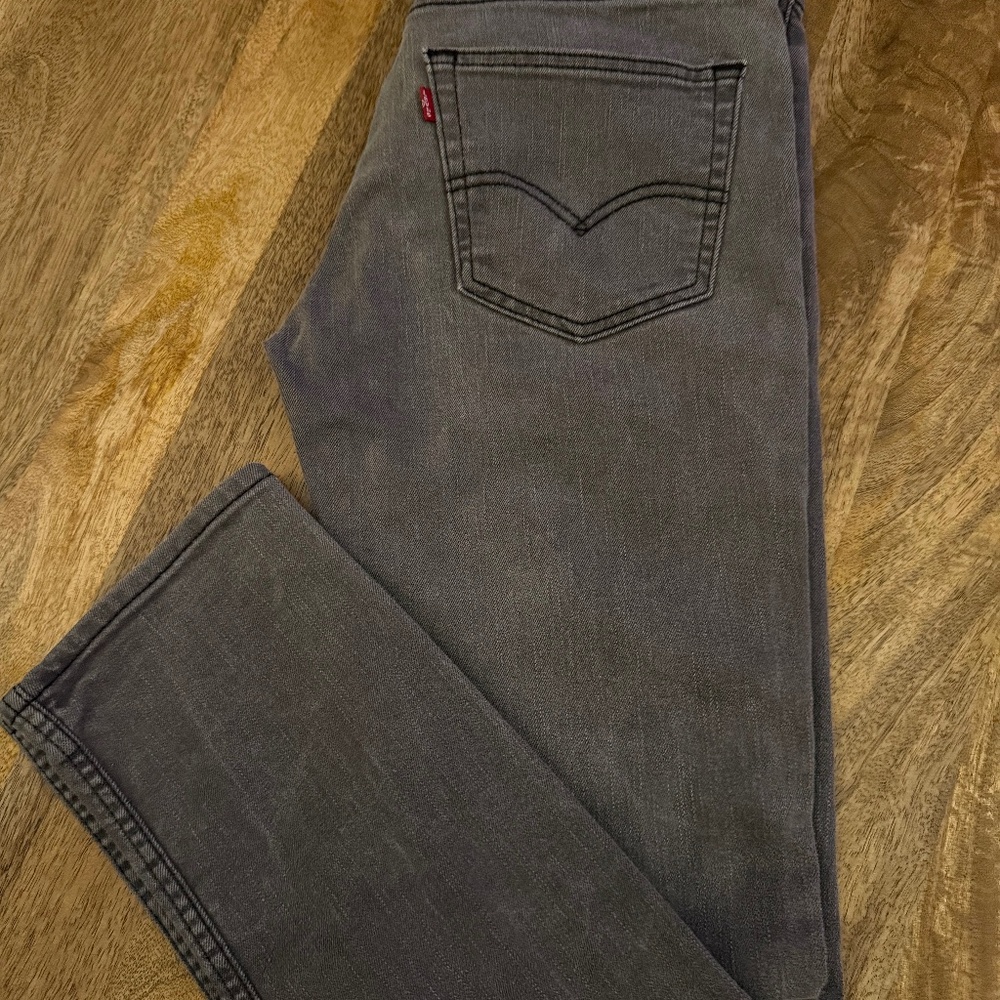 511 Levi’s straight leg jeans